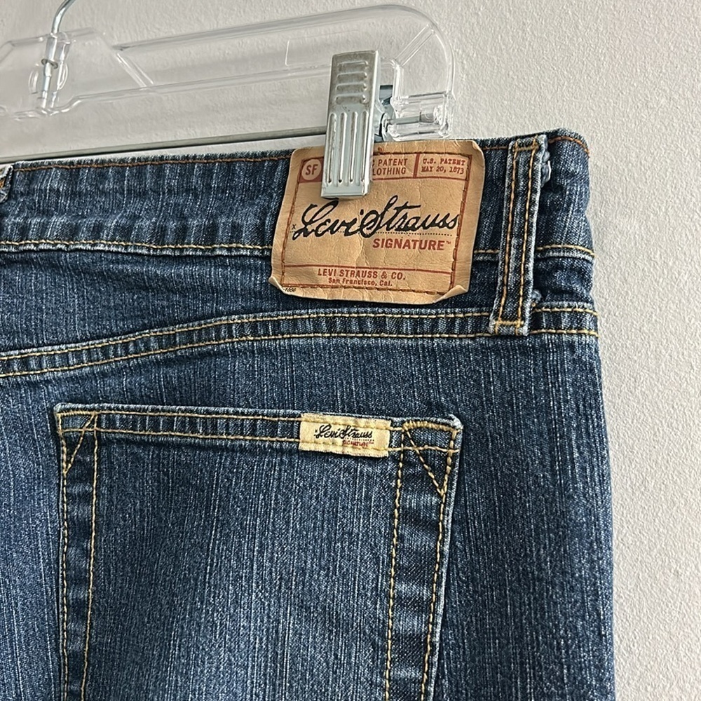 Y2K Levi low rise boot cut jeans - Picture 2 of 6